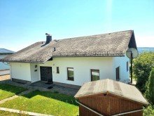 Separater Eingang zur Hauptwohnung ***FreiRaum***
Gro�z�gige, w�rmeged�mmte Villa mit Traumaussicht. Einliegerwohnung. XXL Garage