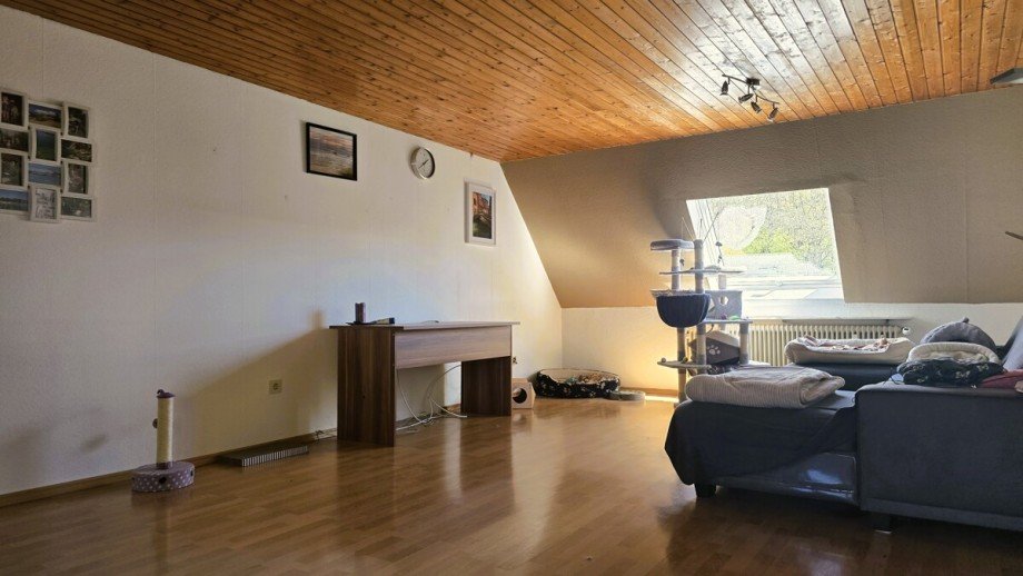 Unterm Dach wird es richtig gem�tlich. Haupthaus Mehrfamilienhaus Langg�ns / Cleeberg