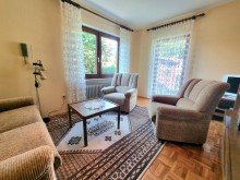 Zweites Zimmer mit viel Licht ***FreiRaum***
Gro�z�gige, w�rmeged�mmte Villa mit Traumaussicht. Einliegerwohnung. XXL Garage