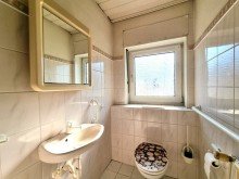 Auch Ihre G�ste haben ein separates WC ***Sonnen Verw�hnt***
Gro�z�giges Haus mit Praxis- oder B�roraum in der sch�nsten Lage Niederbiels