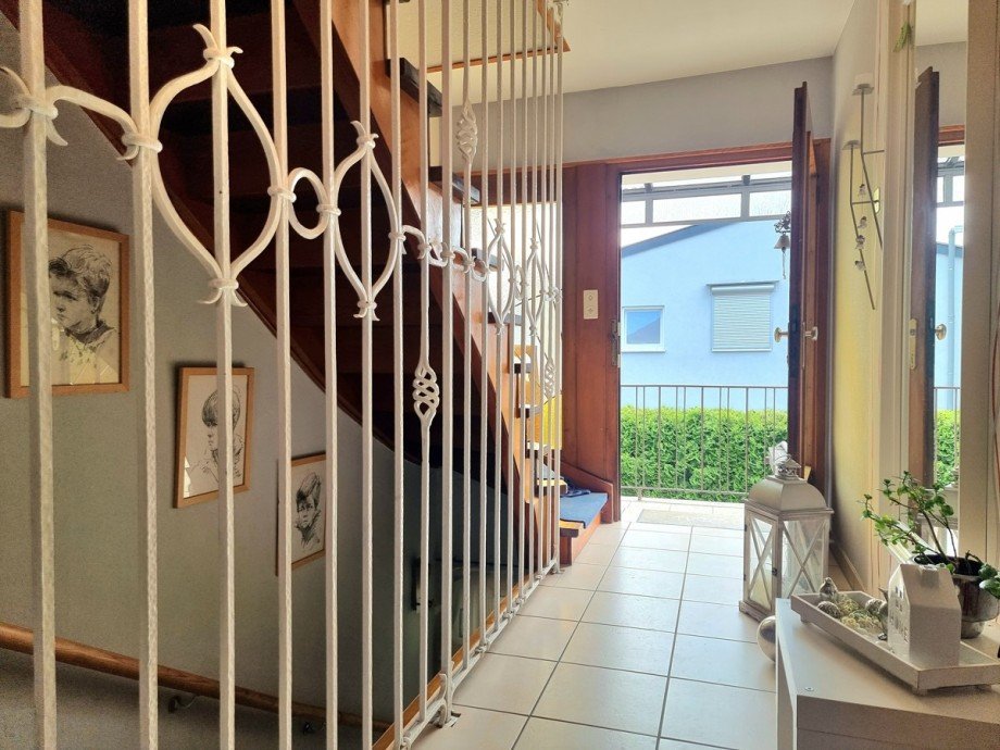 Sch�ner und heller Eingangsbereich Einfamilienhaus Solms / Oberndorf