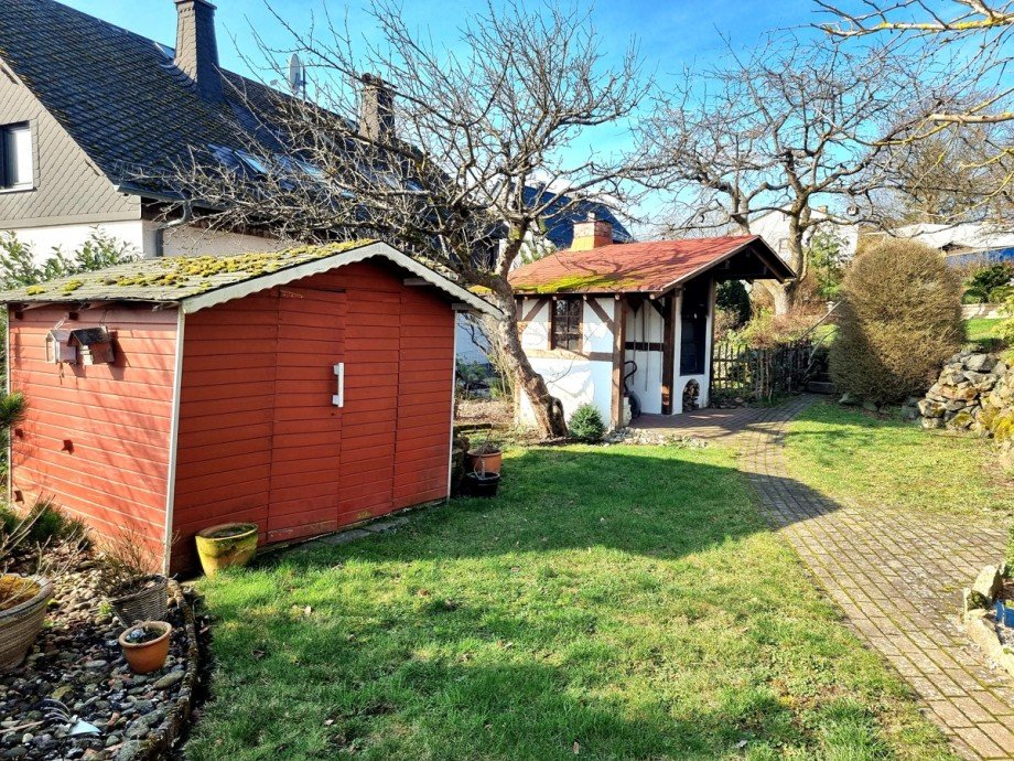 H�ttchen und s��es Backhaus sch�n angelegt Einfamilienhaus Hohenahr