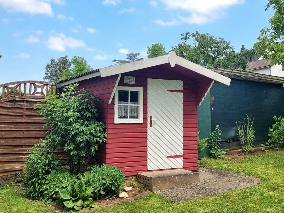 Selbst das Gartenh�ttchen ist schnuckelig Einfamilienhaus Solms / Oberndorf