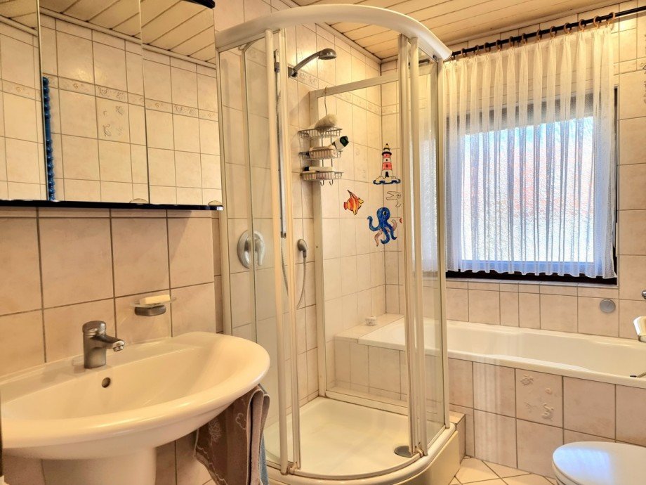 Badezimmer mit Tageslicht Einfamilienhaus Solms / Niederbiel