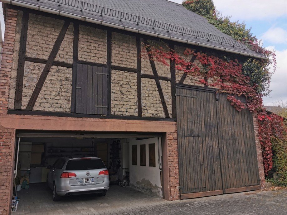 Scheune mit weiterer Garage Zweifamilienhaus Ehringshausen / Katzenfurt