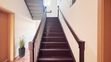 AufGang ***SchulHaus*** Gesch�tztes und kernsaniertes Mehrfamilienhaus mit guten Mietern und Potential