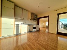 K�che im Erdgeschoss mit direktem Zugang zur Terrasse und Balkon ***PlusPunkt*** Liebevoll gepflegtes Zweifamilienhaus mit extra R�umen + zwei Garagen. Courtagefrei