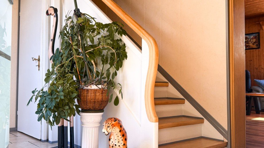 Die Treppe wurde aufw�ndig und geschmackvoll saniert Einfamilienhaus Ehringshausen / K�lschhausen