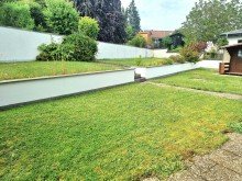Terrassierter und pflegeleichter Garten hinter dem Haus ***FreiRaum***
Gro�z�gige, w�rmeged�mmte Villa mit Traumaussicht. Einliegerwohnung. XXL Garage
