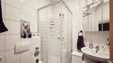 BadeZimmer ***SchulHaus*** Gesch�tztes und kernsaniertes Mehrfamilienhaus mit guten Mietern und Potential