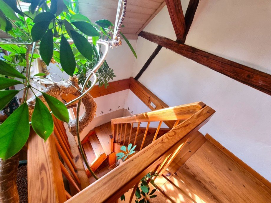 Selbst das Treppenhaus ist charmant DG Haus A�lar