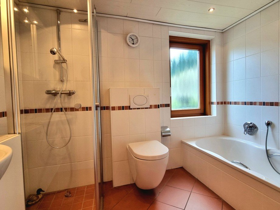 ... sogar mit Badewanne Zweifamilienhaus Solms / Burgsolms