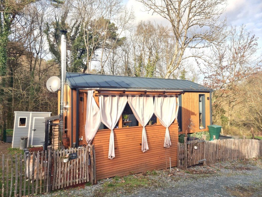 Zus�tzliches, kleines H�uschen f�r zum Beispiel Gartenger�te und Kaminholzunterstand Haus Braunfels