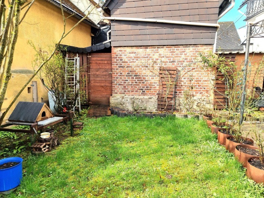 Sch�n eingerahmter Garten Haus A�lar
