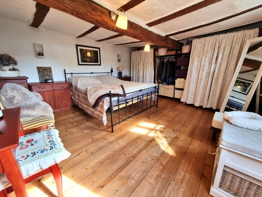Im gro�en Schlafzimmer findet man zur Ruhe OG Haus A�lar