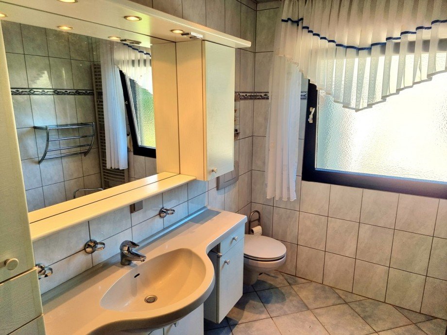 Badezimmer vor circa 10 Jahren saniert Einfamilienhaus Wetzlar / Steindorf