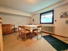 Extra Zimmer im Dachgeschoss ***PlusPunkt*** Liebevoll gepflegtes Zweifamilienhaus mit extra R�umen + zwei Garagen. Courtagefrei