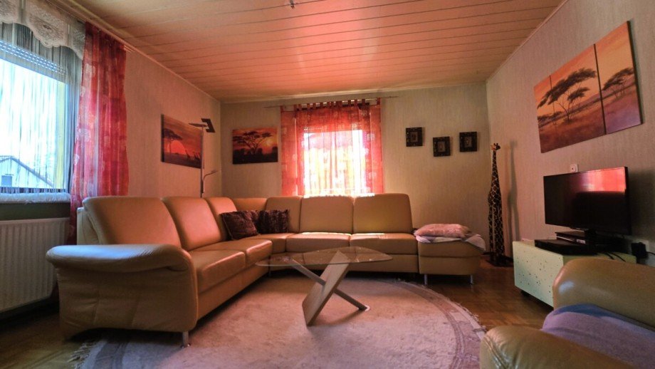 Viel Platz f�r die gro�e Familie Wohnzimmer Haupthaus Obergeschoss Mehrfamilienhaus Langg�ns / Cleeberg
