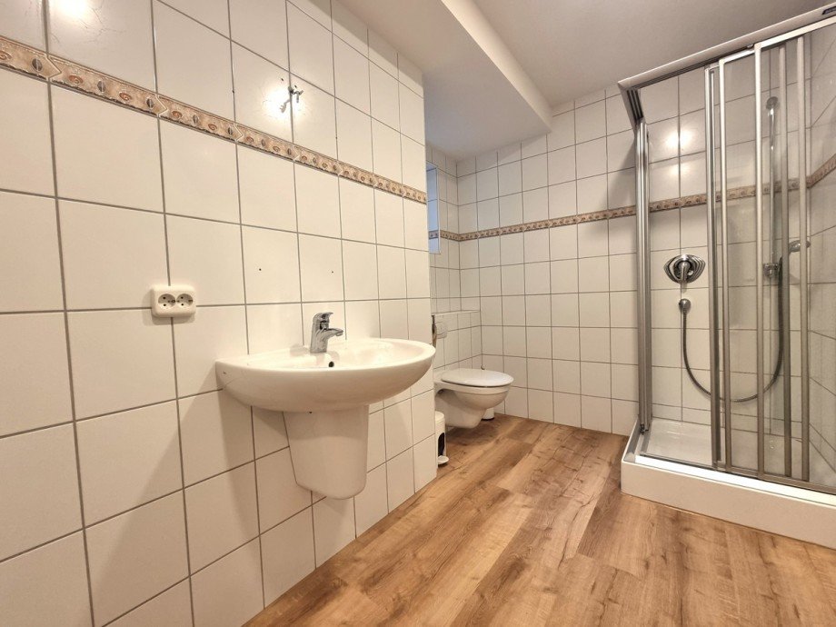 Badezimmer im unteren Geschoss Einfamilienhaus Braunfels