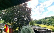 Blick vom Balkon ***Gem�tlich***
Gepflegtes Zweifamilienhaus mit kompaktem Garten, gro�er Terrasse und Balkon, Garage