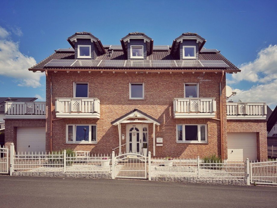 Ausgewogene Architektur Einfamilienhaus Sinn / Fleisbach