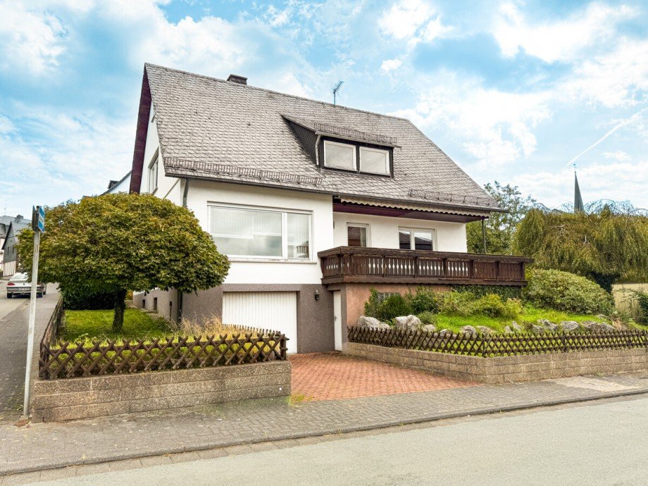 Eigene Zufahrt, sch�n gepflastert Einfamilienhaus Sinn