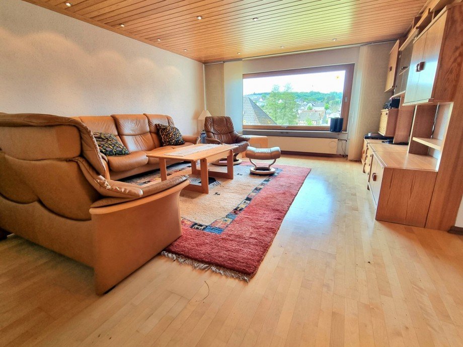 Gro�z�giges Wohnzimmer mit traumhaften Aussichten Haus 2 Zweifamilienhaus Solms / Burgsolms