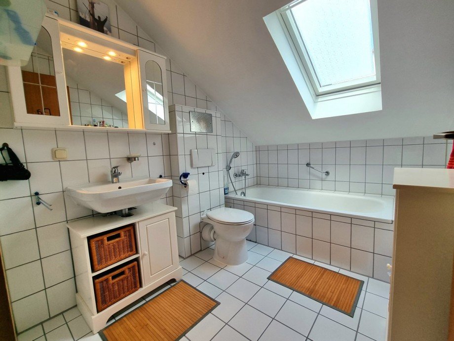 Lichtes Badezimmer Doppelhaush�lfte Solms