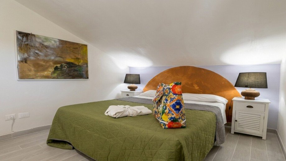 Zweites Schlafzimmer im Obergeschoss Doppelhaush�lfte Piane Vecchie