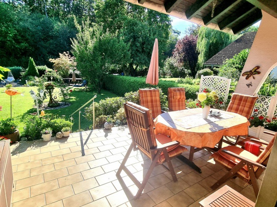 Gro�e, wind- und regengesch�tzte Terrasse mit traumhaften Ausblick Einfamilienhaus Wetzlar / Steindorf