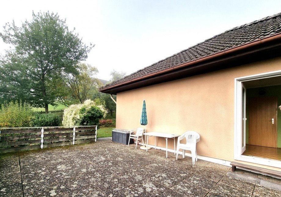 Gro�e Terrasse auf gro�er Garage Einfamilienhaus Solms