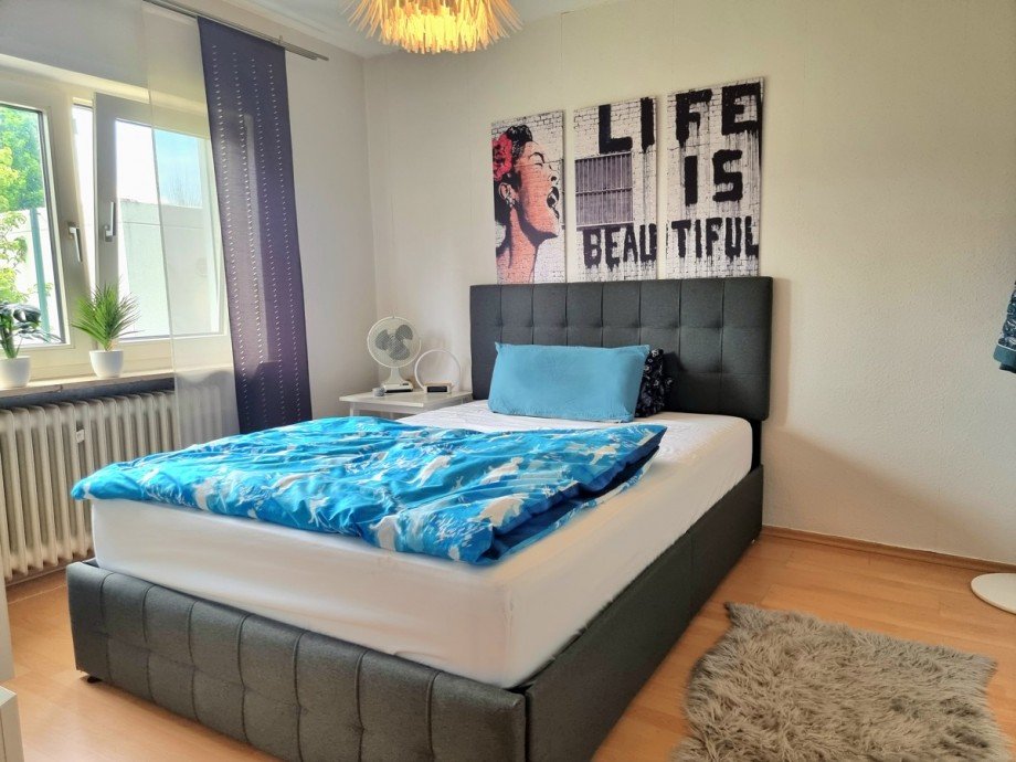 Schlafzimmer im unteren Geschoss Einfamilienhaus Solms / Oberndorf