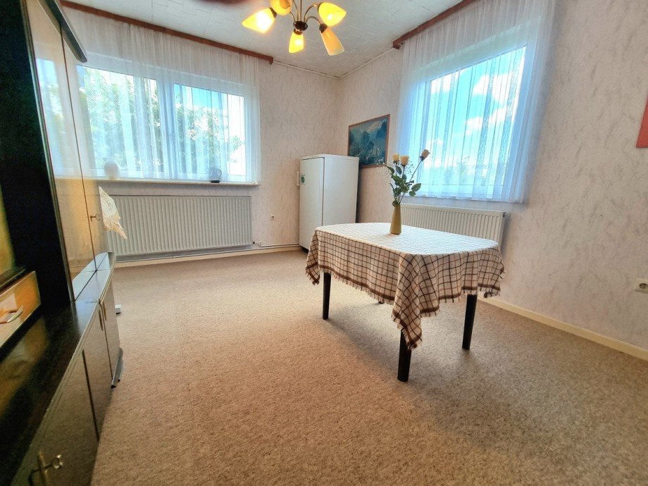 Viel nat�rliches Licht im zus�tzlichen Zimmer im Erdgeschoss Zweifamilienhaus Gie�en