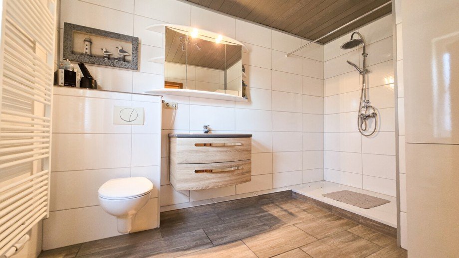 Schickes Badezimmer, ganz frisch hergerichtet Einfamilienhaus Ehringshausen / K�lschhausen