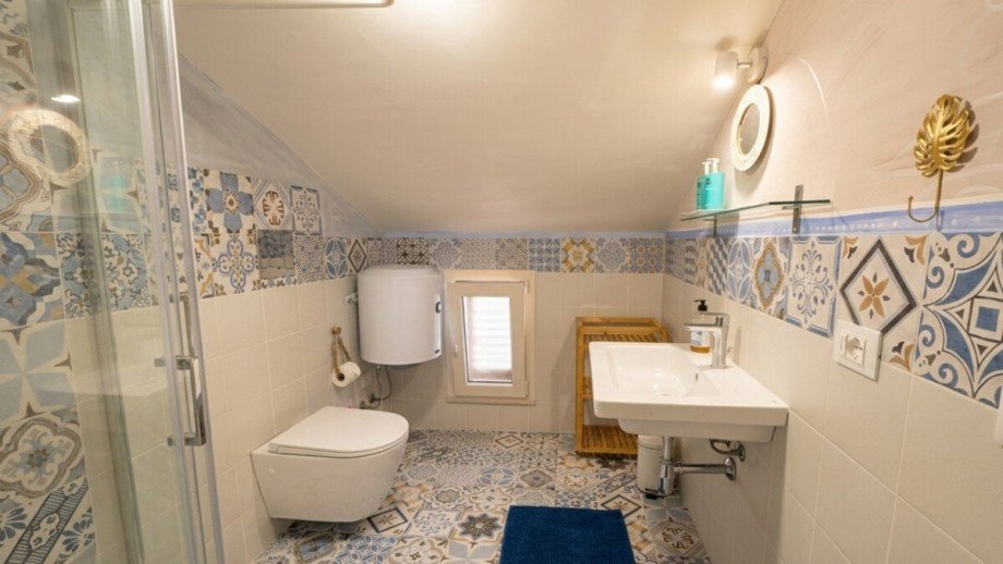 2. Badezimmer im Obergeschoss Doppelhaush�lfte Piane Vecchie