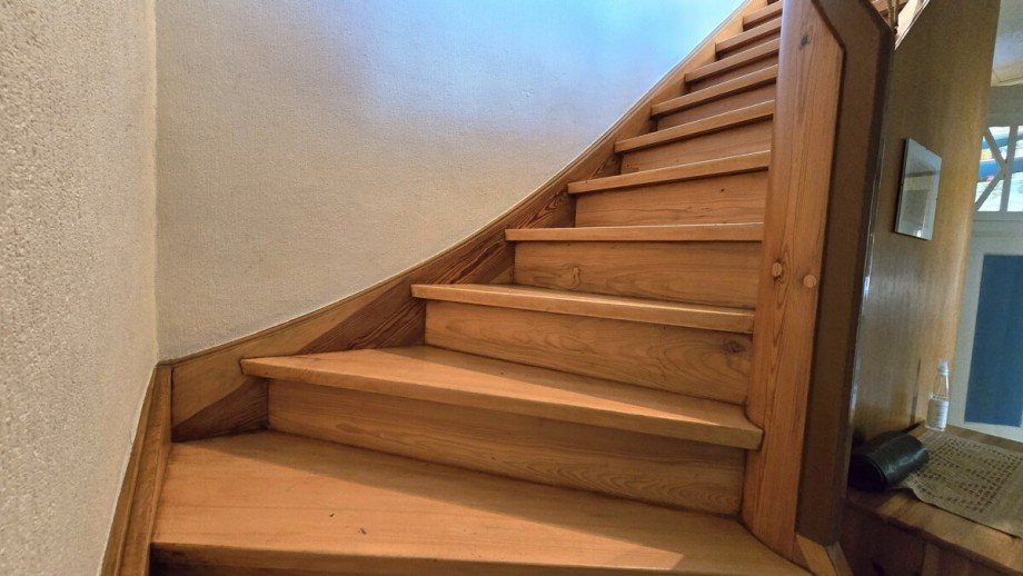 Pr�chtig aufbereitete Treppe - von Meisterhand Einfamilienhaus Solms / Albshausen