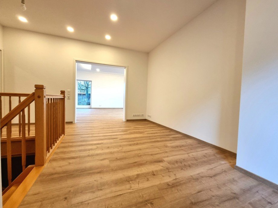 Eingangsfoyer mit flie�endem �bergang zum Wohn-Esszimmer Einfamilienhaus Braunfels