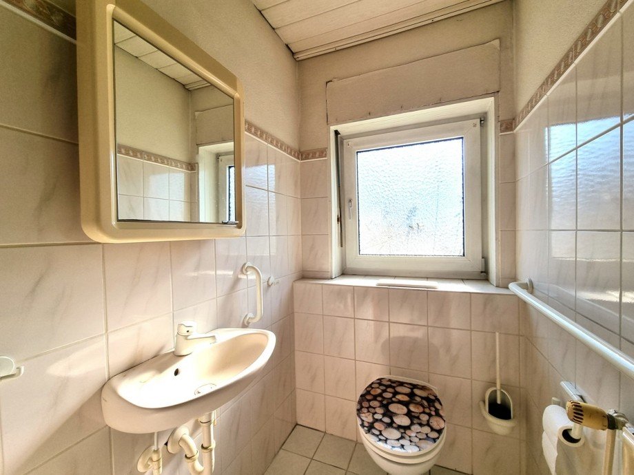 Auch Ihre G�ste haben ein separates WC Einfamilienhaus Solms / Niederbiel