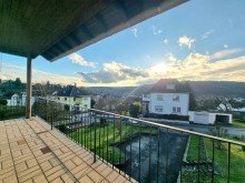 Sonnige Aussichten in A�lar Stadt ***PlusPunkt*** Liebevoll gepflegtes Zweifamilienhaus mit extra R�umen + zwei Garagen. Courtagefrei