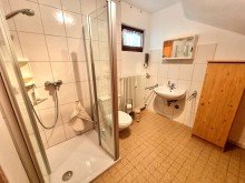 Badezimmer im Wellnessbereich ***FreiRaum***
Gro�z�gige, w�rmeged�mmte Villa mit Traumaussicht. Einliegerwohnung. XXL Garage