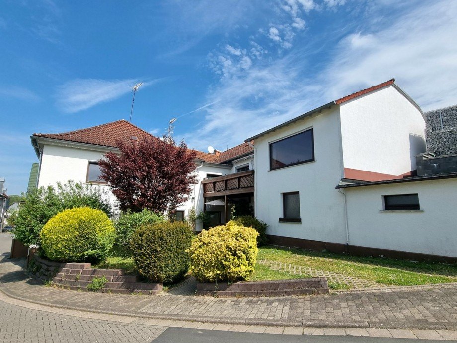Das ganze Ensemble mit Garage Zweifamilienhaus Solms / Burgsolms