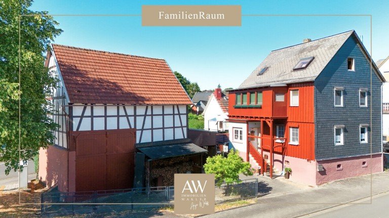 Hauptbild: ***FamilienRaum*** Liebevoll saniertes Haus plus Ausbaufl�che f�r 2 Wohnungen, Partyraum, Carport