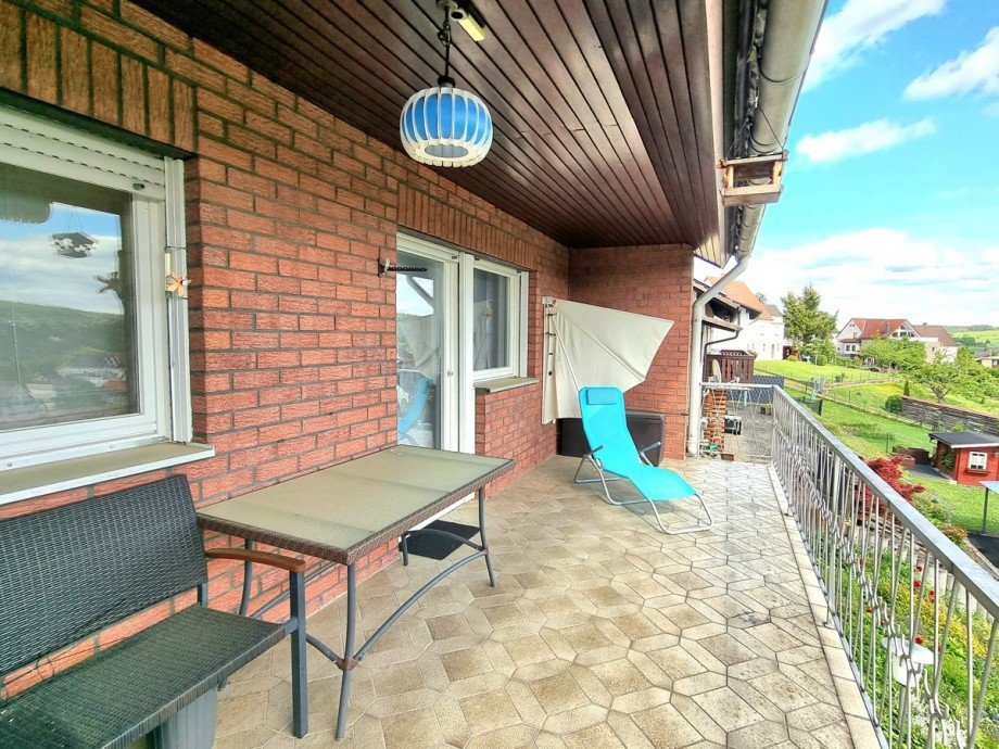 Weitl�ufiger S�dbalkon mit gen�gend Platz f�r Grill, Esstisch und Liegen Einfamilienhaus Leun / Stockhausen