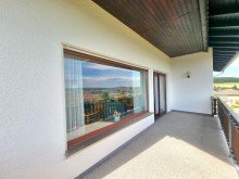 �ppiger und sanierter Balkon Richtung Tal und Sonnenuntergang ***FreiRaum***
Gro�z�gige, w�rmeged�mmte Villa mit Traumaussicht. Einliegerwohnung. XXL Garage