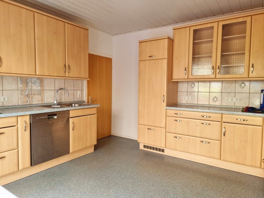 Sch�ne K�che mit Essbereich und angrenzender Terrasse Einfamilienhaus Wetzlar / Nauborn
