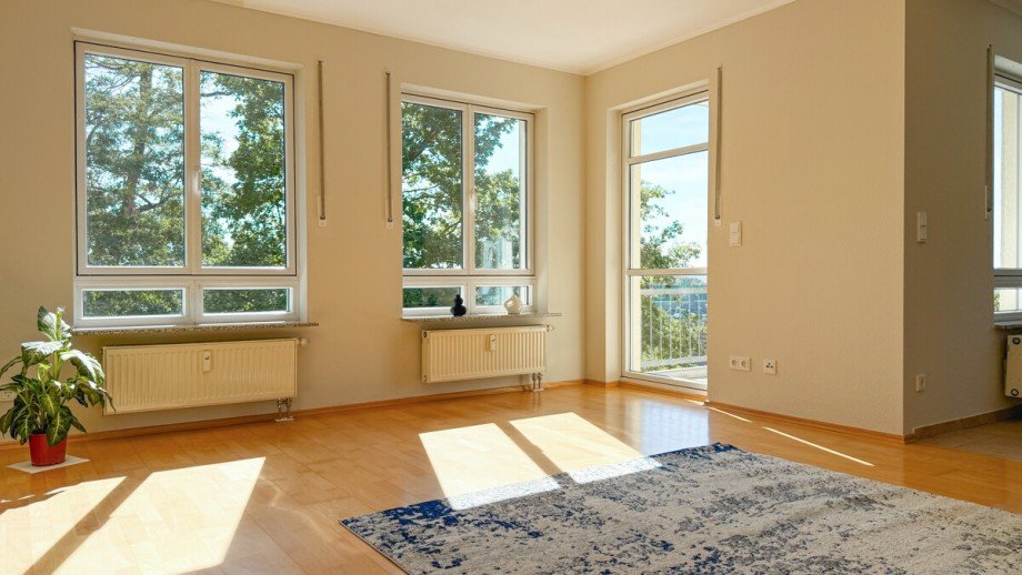 Gro�z�giger Wohnbereich mit offenem Durchgang zur K�che Erdgeschosswohnung Wetzlar