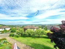 Herrliche Aussichten und Naturschauspiele ***FreiRaum***
Gro�z�gige, w�rmeged�mmte Villa mit Traumaussicht. Einliegerwohnung. XXL Garage