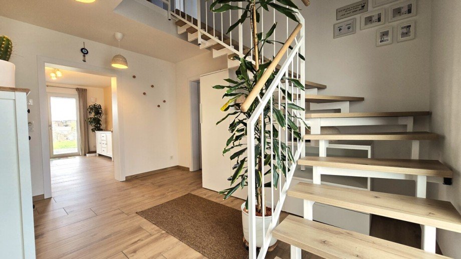 Gro�z�gige Galerie im Treppenhaus Einfamilienhaus Sch�ffengrund / Niederwetz