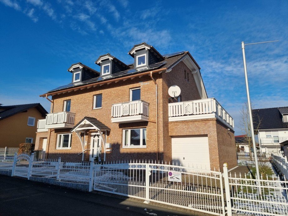Gro�e Garagen und sonnige Dachterrassen Einfamilienhaus Sinn / Fleisbach