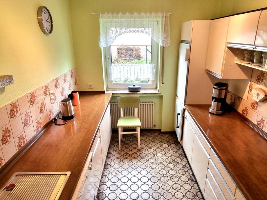 K�che im unteren Geschoss. Kompakt und praktisch Zweifamilienhaus Gr�venwiesbach